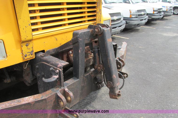 image for item F4818 1999 International/Navistar 4900 dump truck