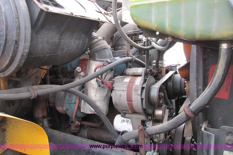 image for item F4818 1999 International/Navistar 4900 dump truck