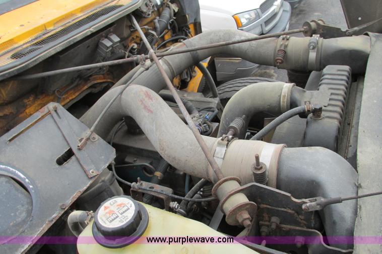 image for item F4818 1999 International/Navistar 4900 dump truck