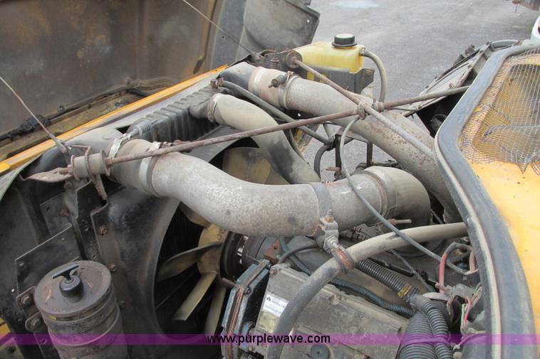 image for item F4818 1999 International/Navistar 4900 dump truck