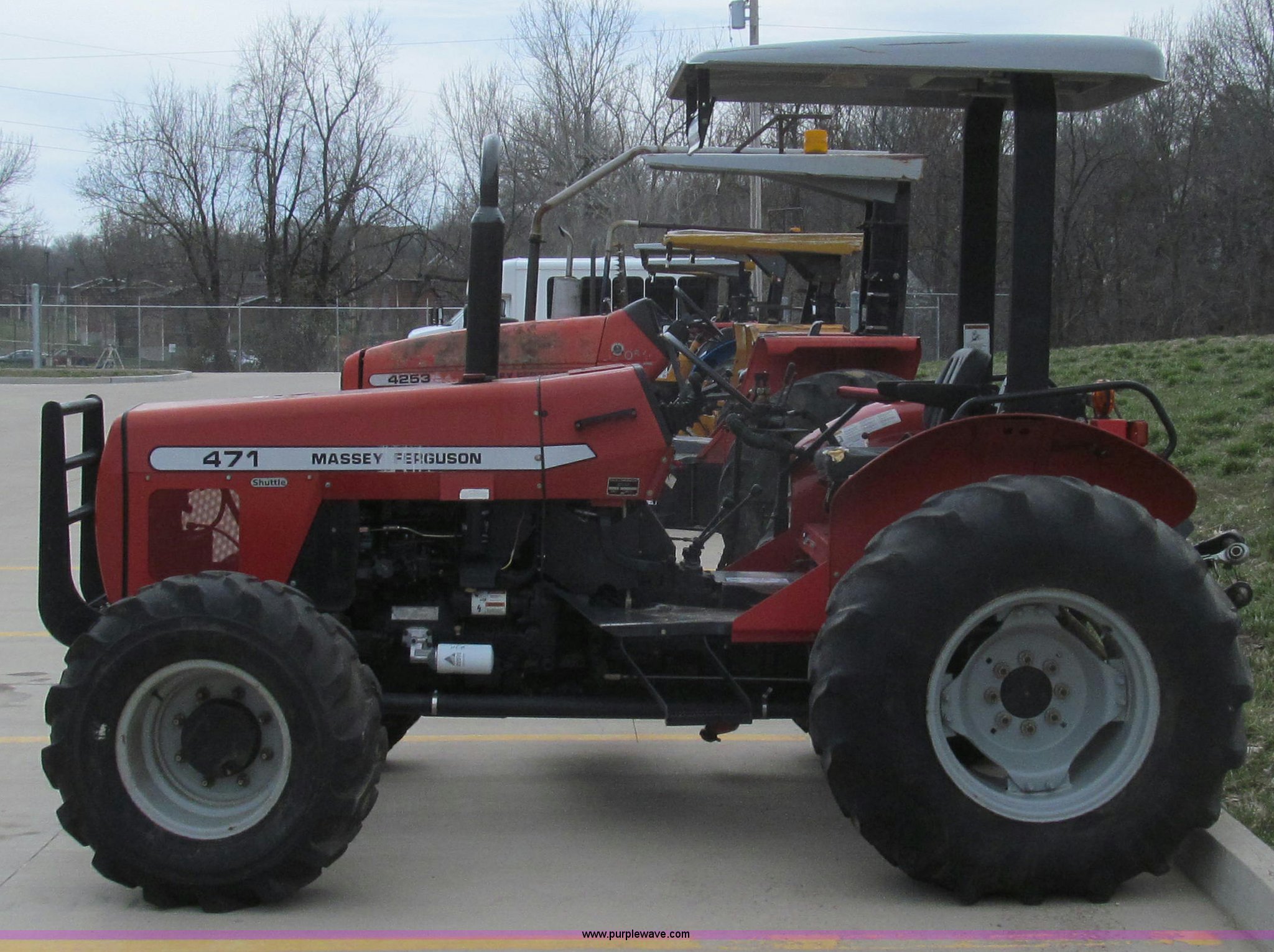 2006 MasseyFerguson 471 MFWD tractor in Jefferson City, MO Item