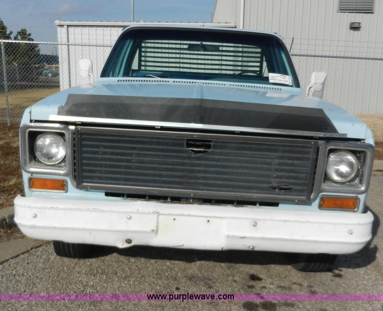 image for item A3900 1977 GMC Sierra Grande 25 flabed pickup truck