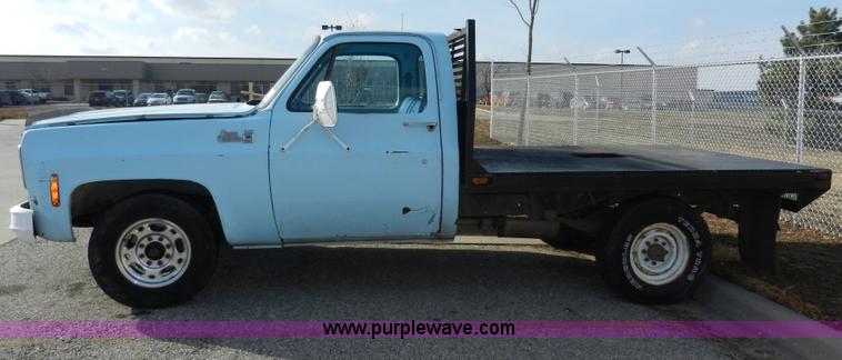 image for item A3900 1977 GMC Sierra Grande 25 flabed pickup truck