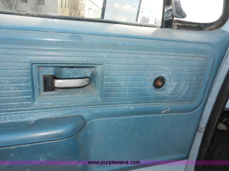 image for item A3900 1977 GMC Sierra Grande 25 flabed pickup truck