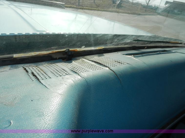 image for item A3900 1977 GMC Sierra Grande 25 flabed pickup truck