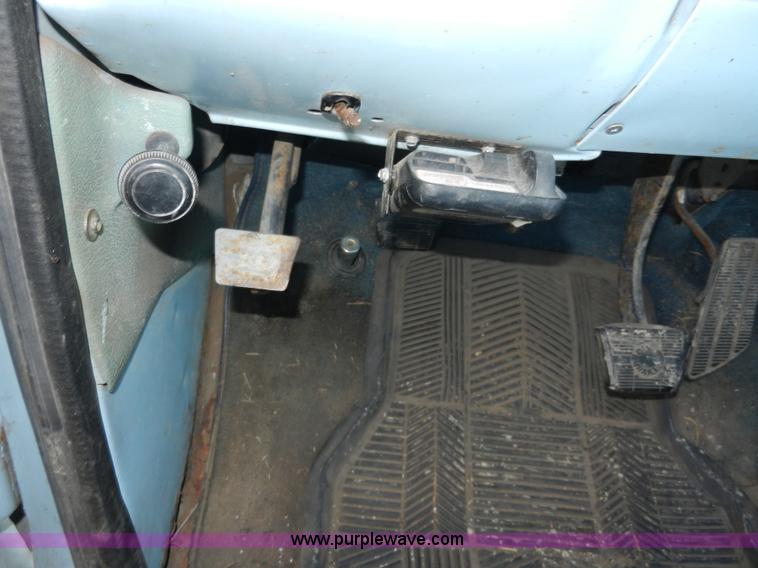 image for item A3900 1977 GMC Sierra Grande 25 flabed pickup truck