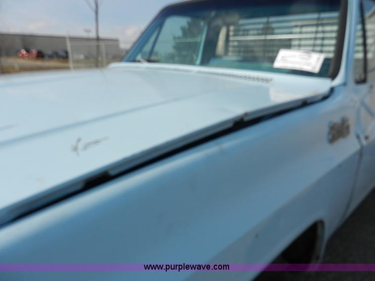 image for item A3900 1977 GMC Sierra Grande 25 flabed pickup truck