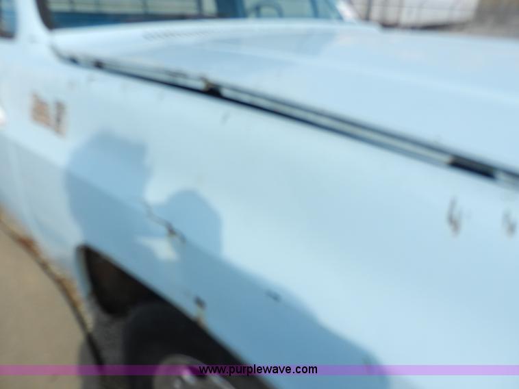 image for item A3900 1977 GMC Sierra Grande 25 flabed pickup truck