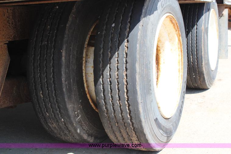 image for item G5368 1999 Wabash drop van trailer