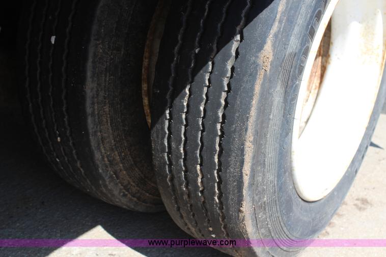 image for item G5368 1999 Wabash drop van trailer