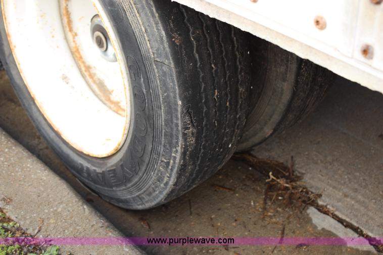 image for item G5368 1999 Wabash drop van trailer