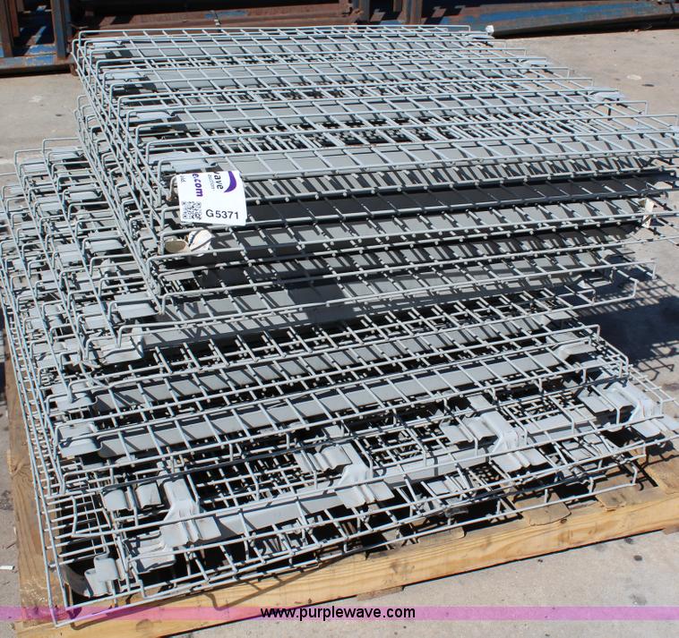 image for item G5371 (18) pallet decking screens