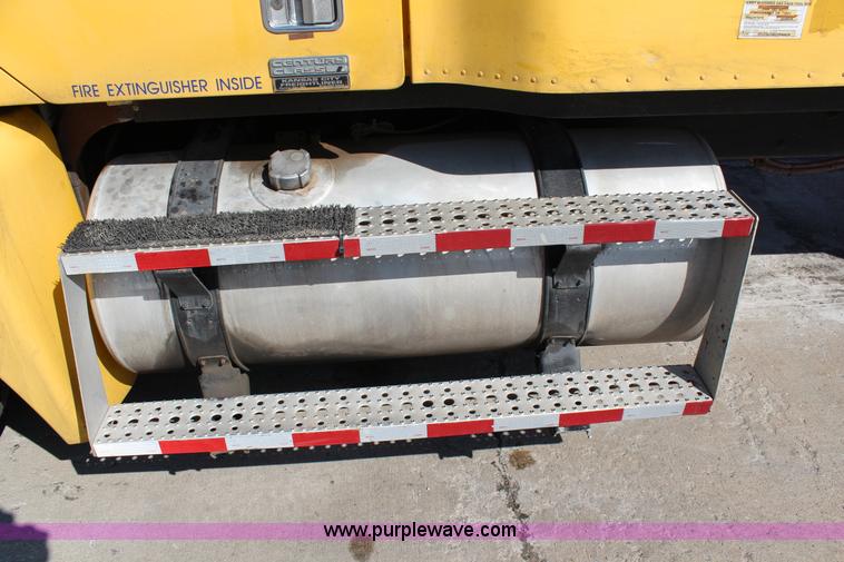 image for item G5372 2000 Freightliner Century Class semi truck