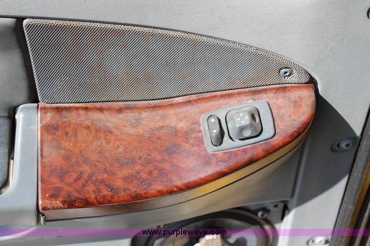 image for item G5372 2000 Freightliner Century Class semi truck