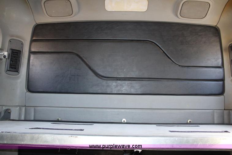 image for item G5372 2000 Freightliner Century Class semi truck