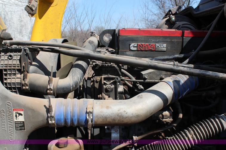 image for item G5372 2000 Freightliner Century Class semi truck