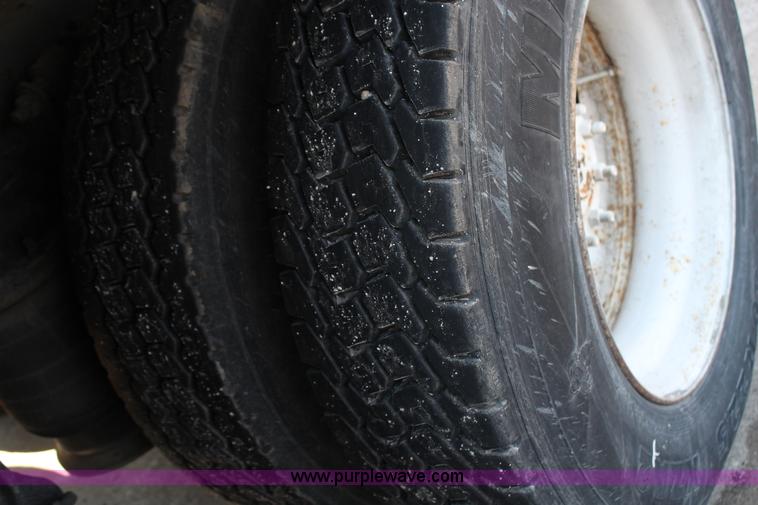 image for item G5372 2000 Freightliner Century Class semi truck