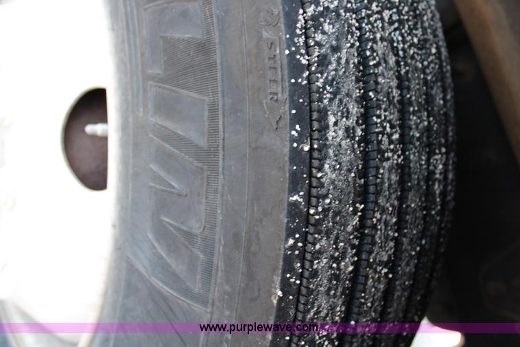 image for item G5372 2000 Freightliner Century Class semi truck