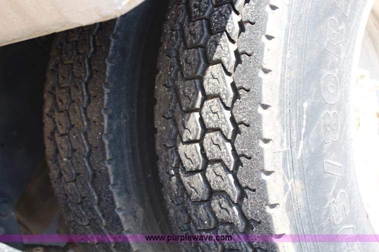 image for item G5372 2000 Freightliner Century Class semi truck