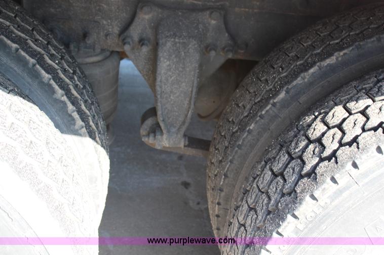 image for item G5372 2000 Freightliner Century Class semi truck