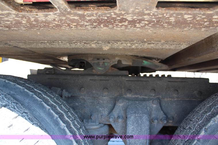 image for item G5372 2000 Freightliner Century Class semi truck