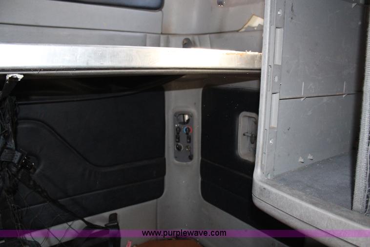 image for item G5372 2000 Freightliner Century Class semi truck