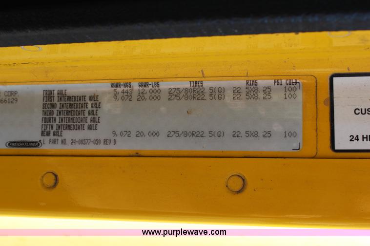 image for item G5372 2000 Freightliner Century Class semi truck