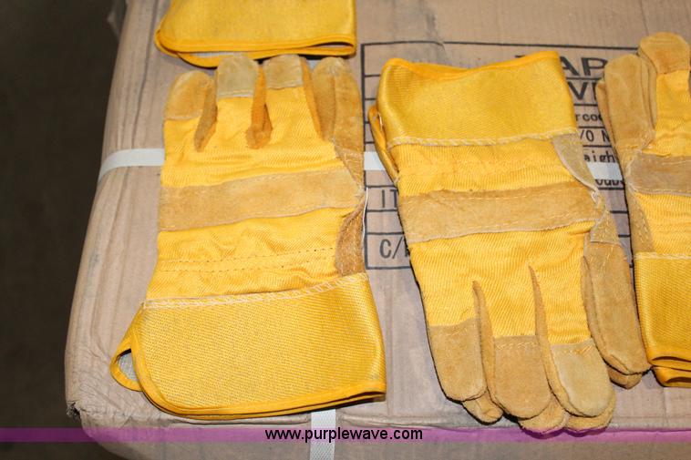 image for item V9552 (1,200) pairs of work gloves