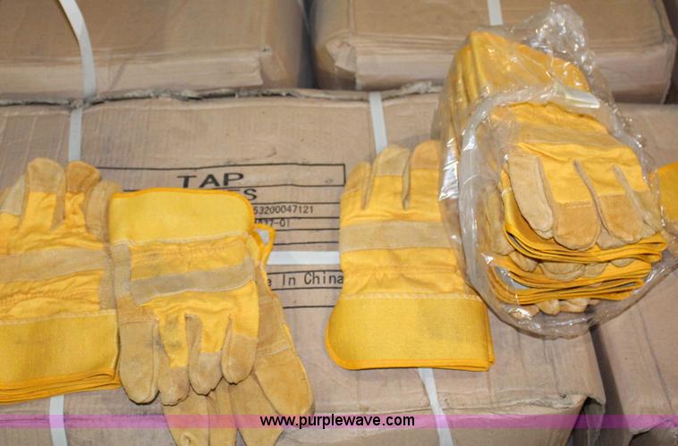 image for item V9554 (1,200) pairs of work gloves