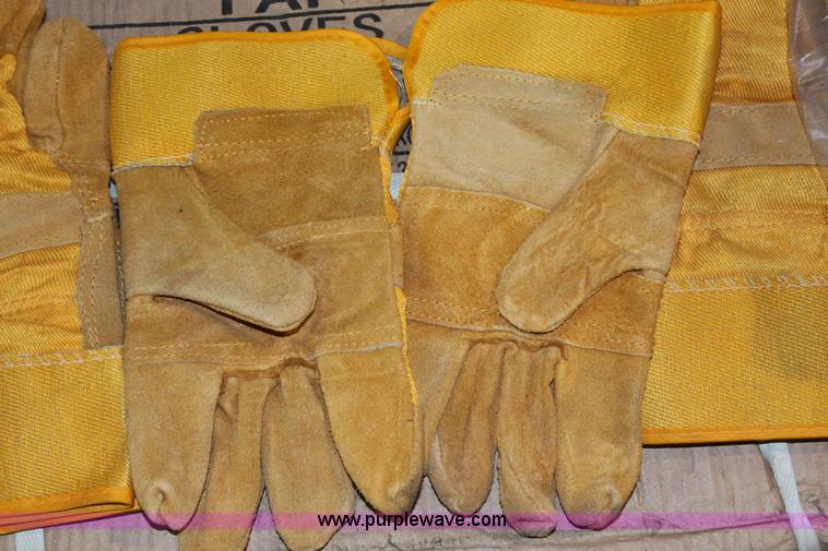 image for item V9554 (1,200) pairs of work gloves
