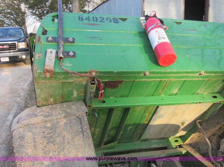 image for item AB9408 2000 John Deere Gator