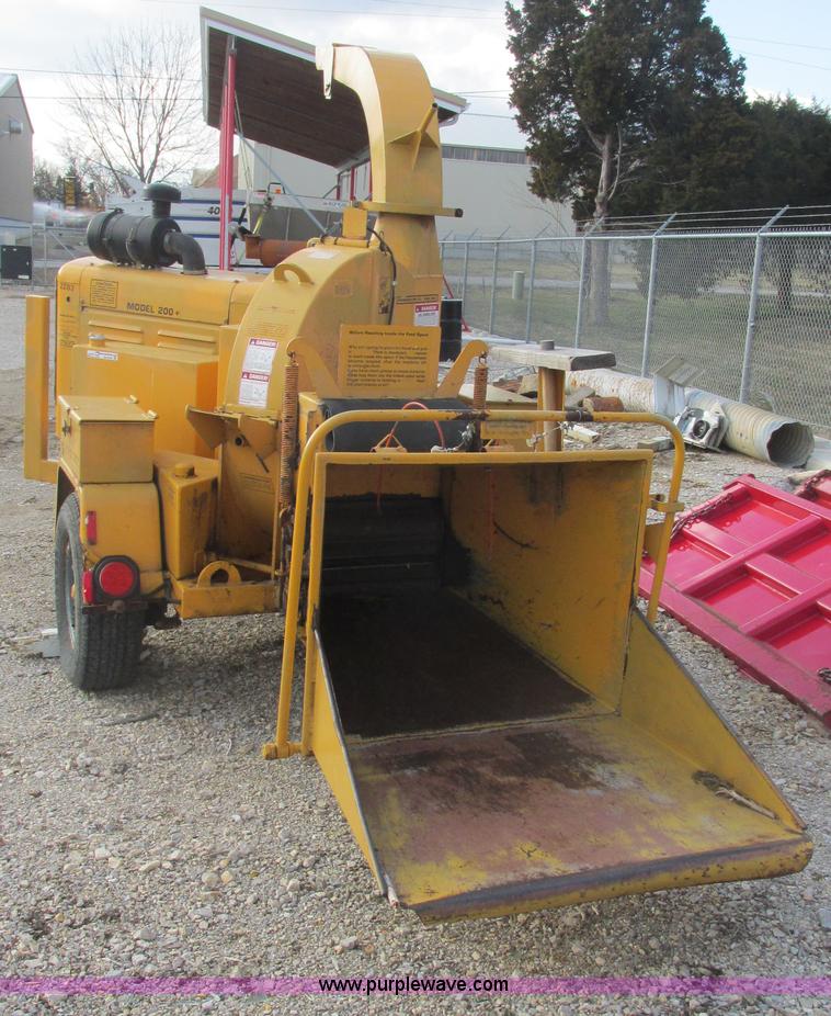 image for item AB9426 1989 Brush Bandit 2004 chipper