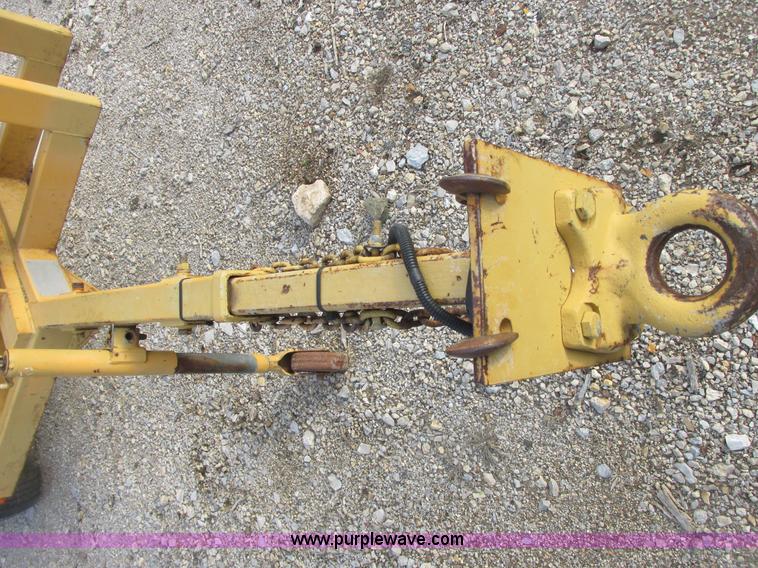 image for item AB9426 1989 Brush Bandit 2004 chipper