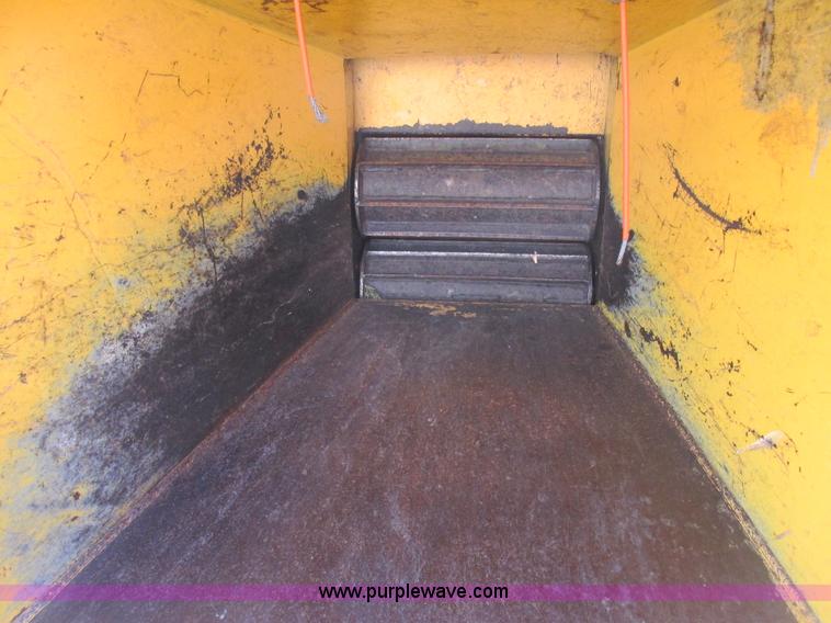 image for item AB9426 1989 Brush Bandit 2004 chipper