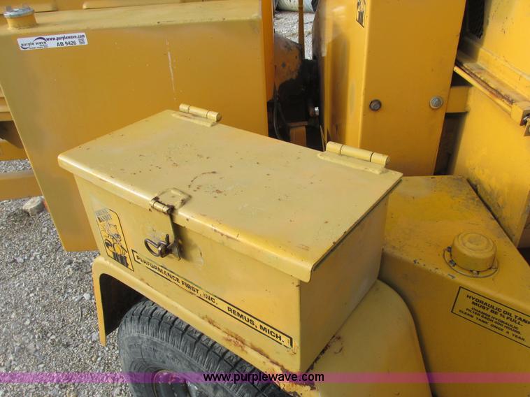 image for item AB9426 1989 Brush Bandit 2004 chipper