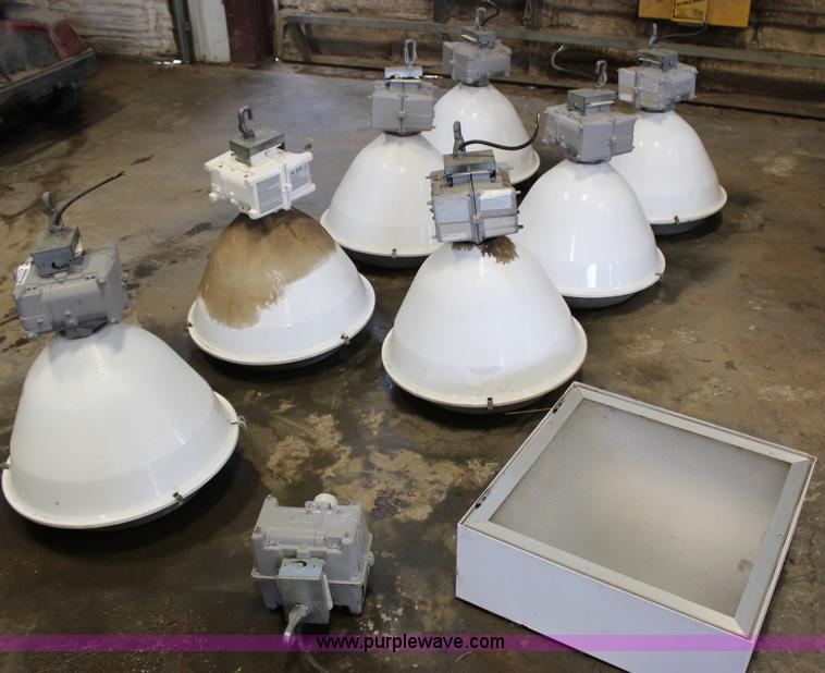 image for item AJ9617 (7) 400 watt shop lights