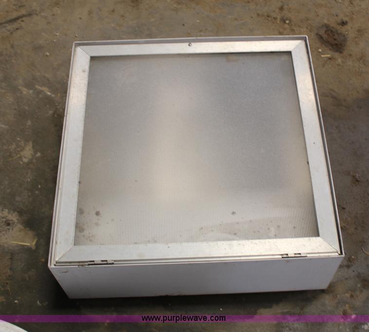 image for item AJ9617 (7) 400 watt shop lights