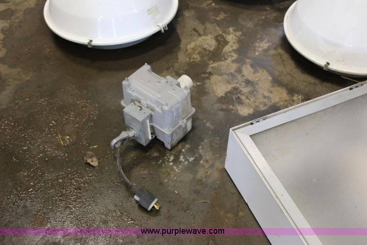 image for item AJ9617 (7) 400 watt shop lights