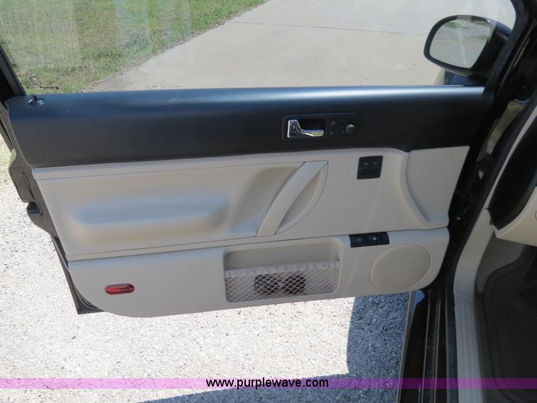 image for item B4706 2008 Volkswagen New Beetle S