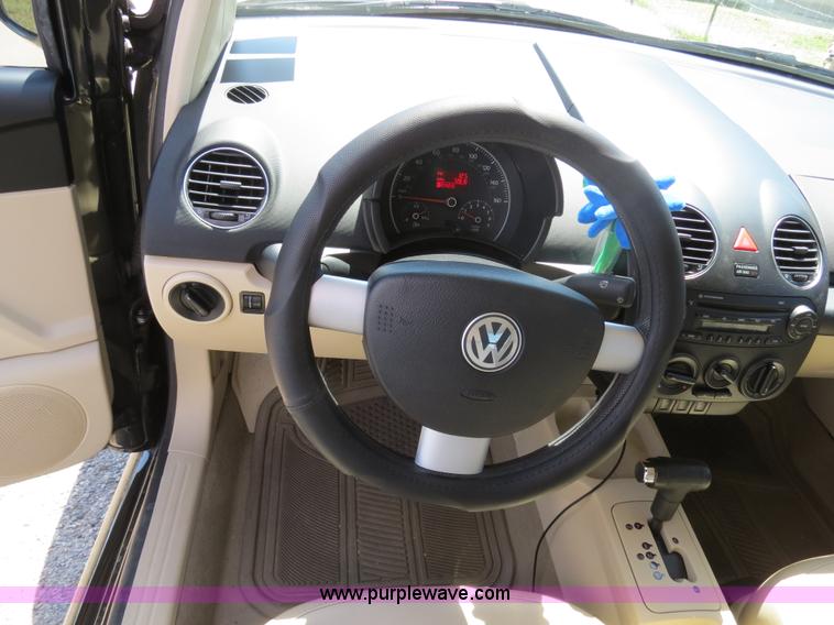 image for item B4706 2008 Volkswagen New Beetle S