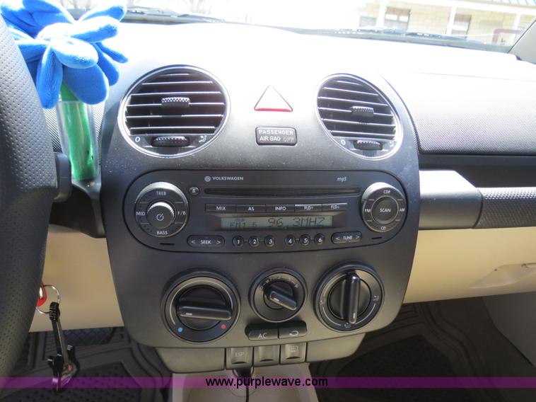 image for item B4706 2008 Volkswagen New Beetle S