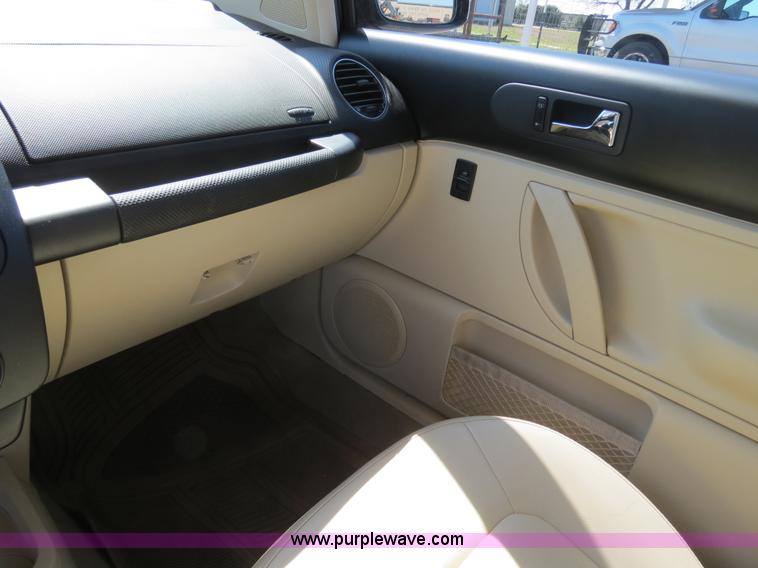 image for item B4706 2008 Volkswagen New Beetle S