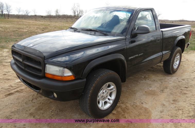 image for item B4708 2002 Dodge Dakota pickup truck