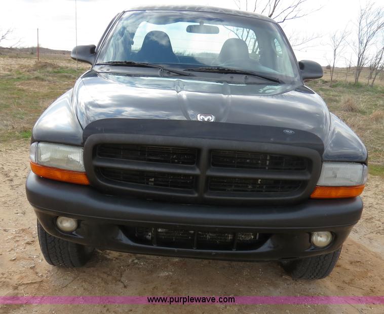 image for item B4708 2002 Dodge Dakota pickup truck