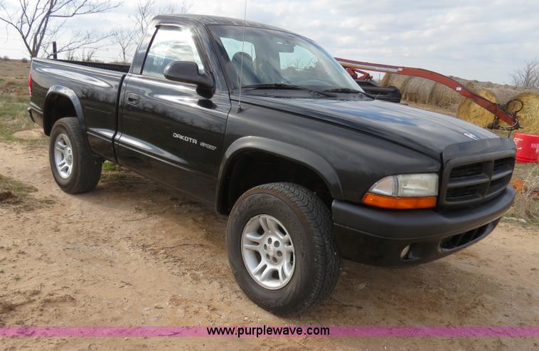 image for item B4708 2002 Dodge Dakota pickup truck