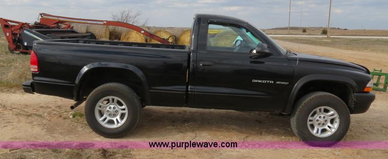 image for item B4708 2002 Dodge Dakota pickup truck