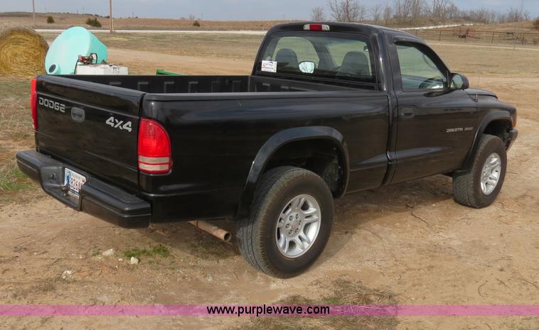 image for item B4708 2002 Dodge Dakota pickup truck