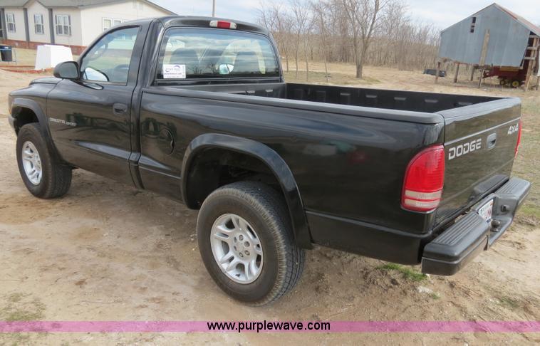 image for item B4708 2002 Dodge Dakota pickup truck