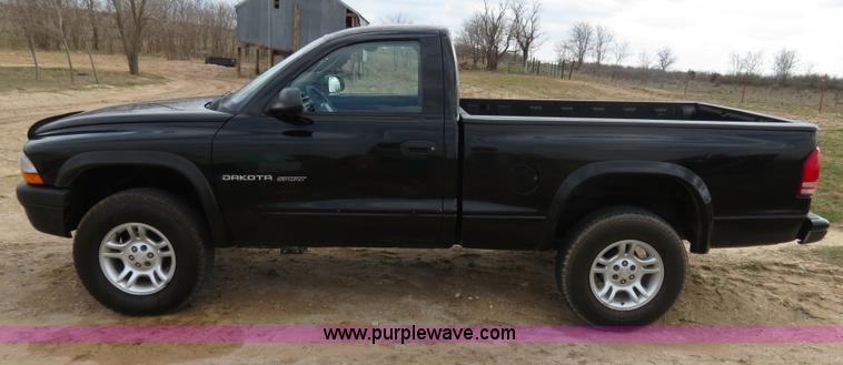 image for item B4708 2002 Dodge Dakota pickup truck