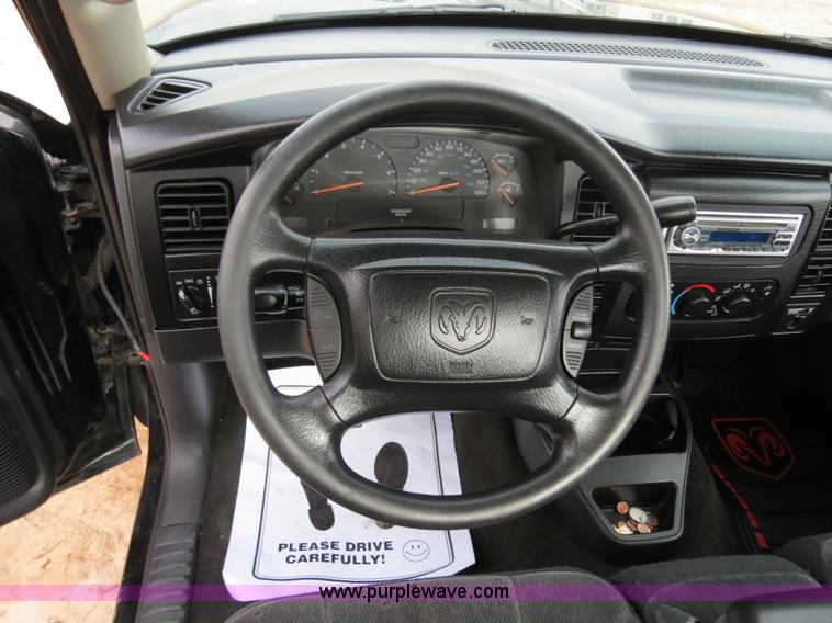 image for item B4708 2002 Dodge Dakota pickup truck